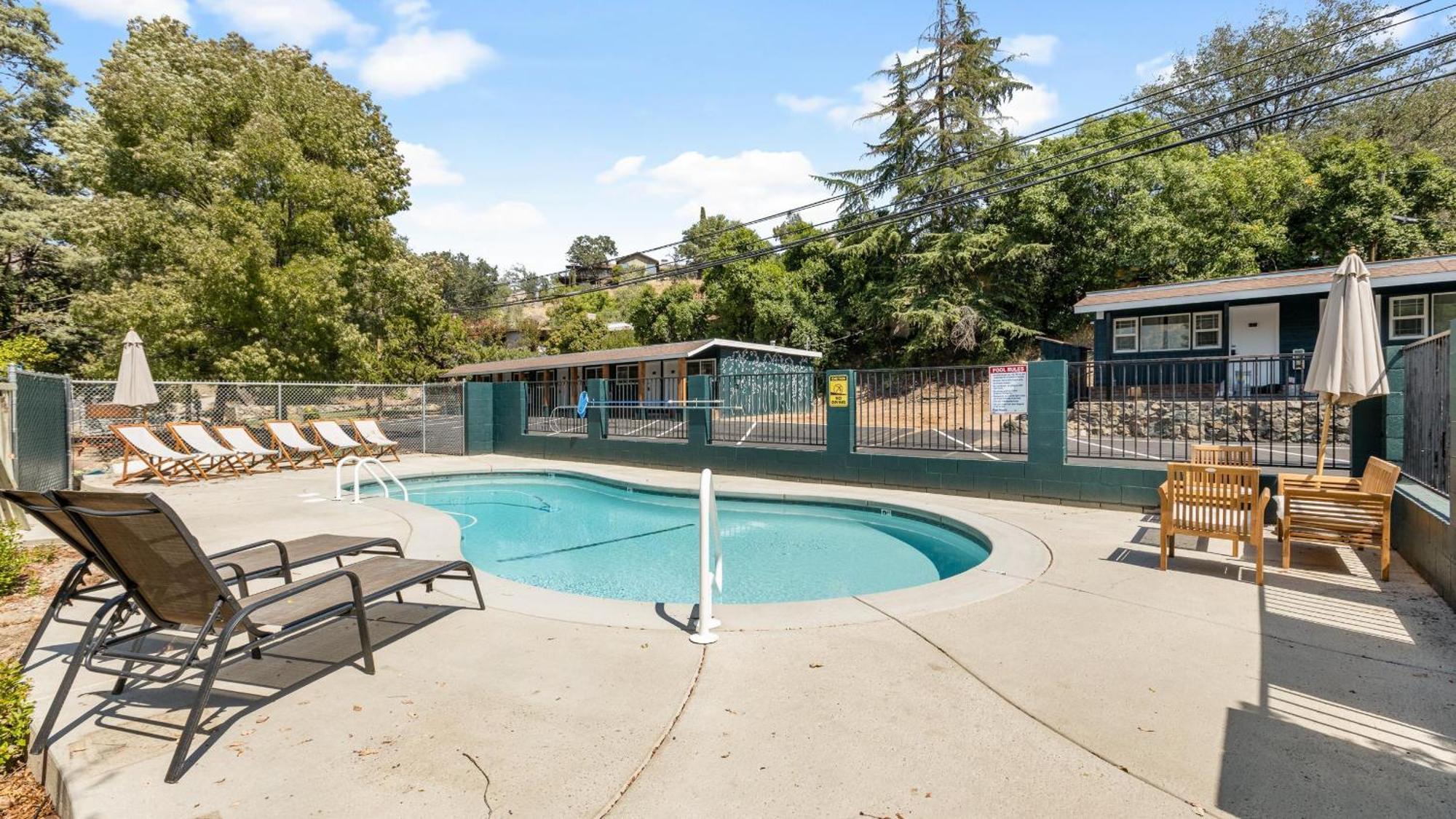 The Tokopah Sequoia Motel Rm 1 Три Ривърс Екстериор снимка
