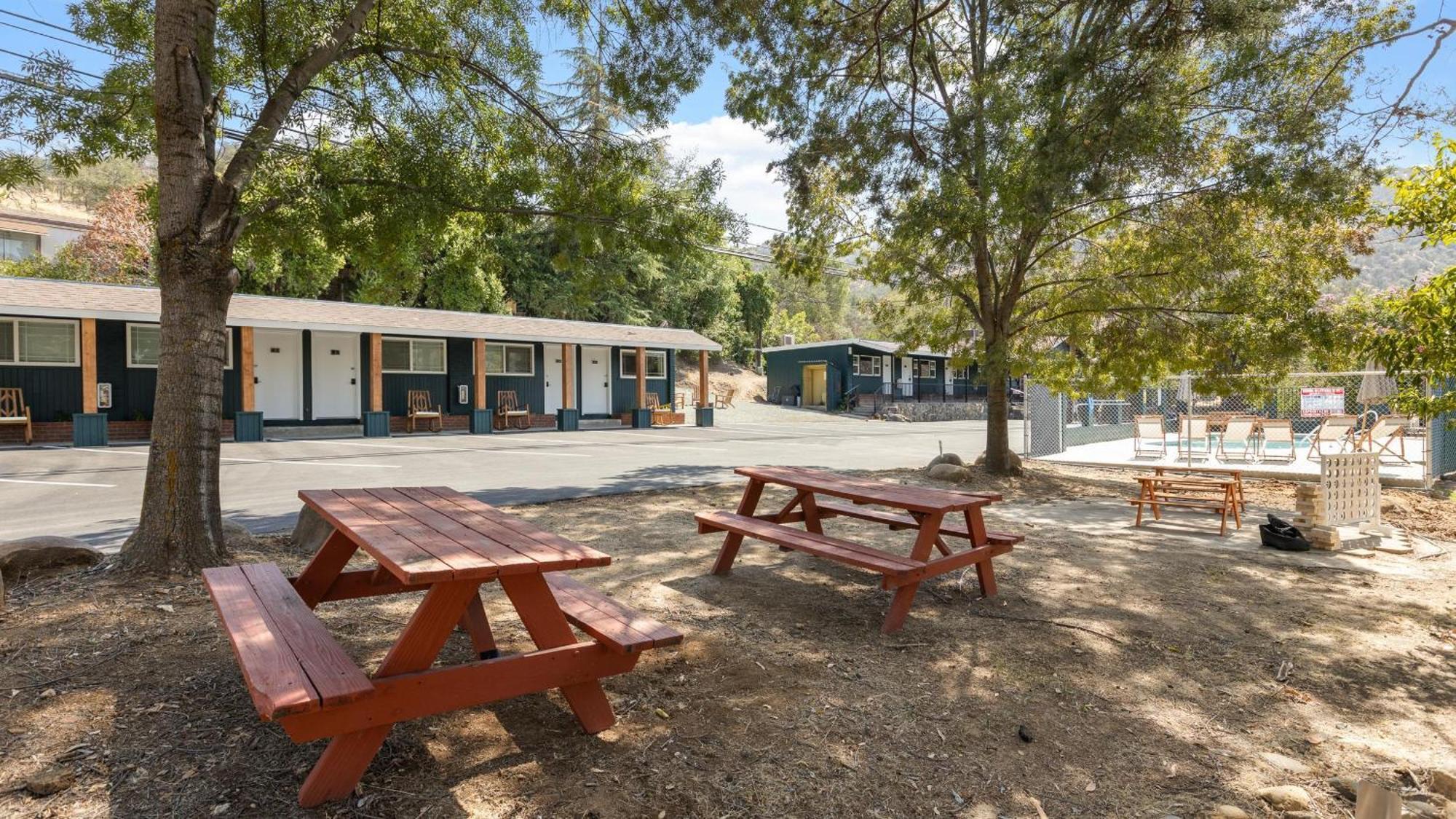The Tokopah Sequoia Motel Rm 1 Три Ривърс Екстериор снимка